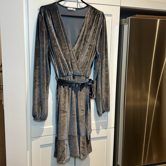 DEX Grey Velvet Wrap Fit & Flare Short Dress Ruffled Hem Women’s Size L - Picture 6 of 16